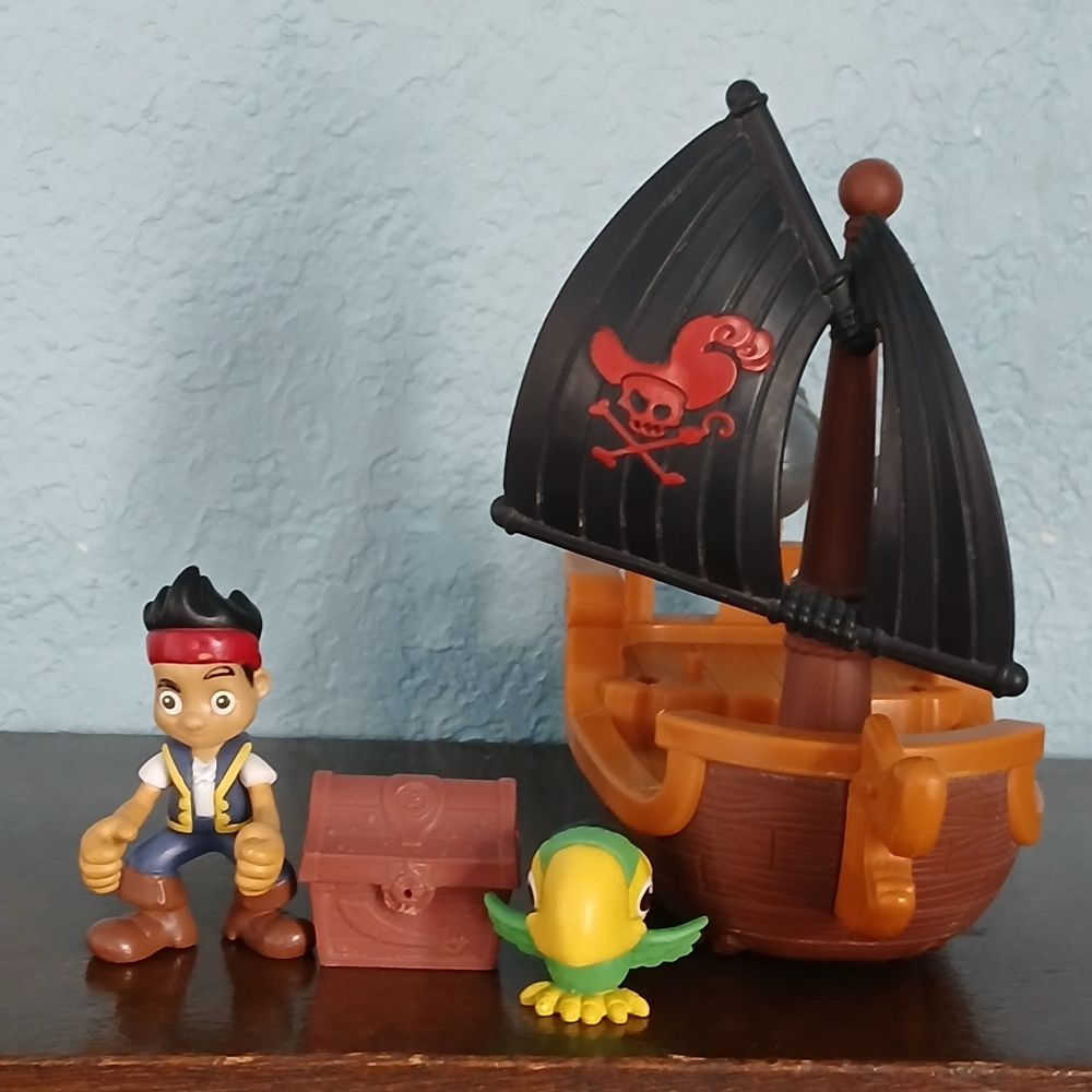 Disney Jake and The Never Land Pirates Hook's Battle Boat